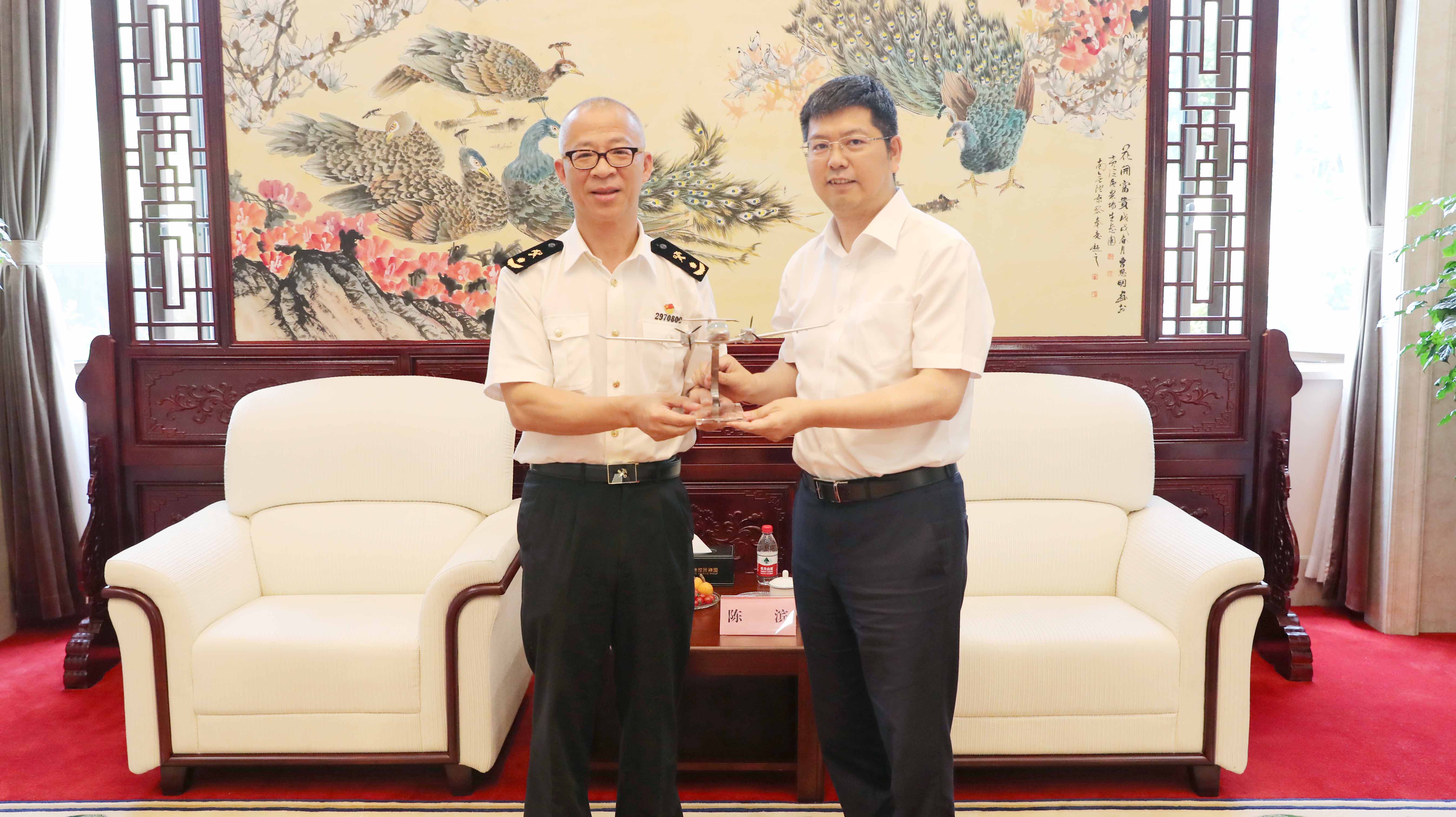 yl34511线路中心董事长陈滨会见绍兴海关关长梁升