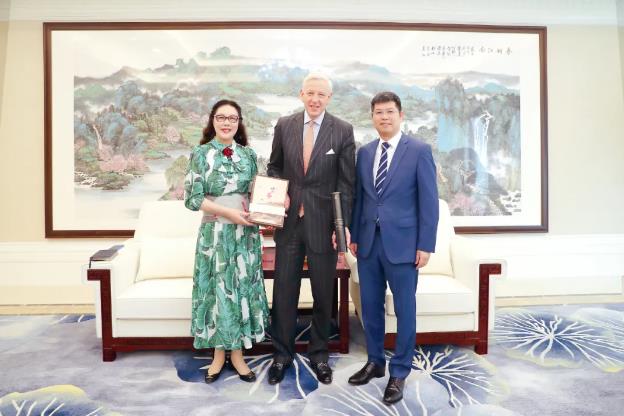 加拿大驻华大使Dominic Barton到访yl34511线路中心集团