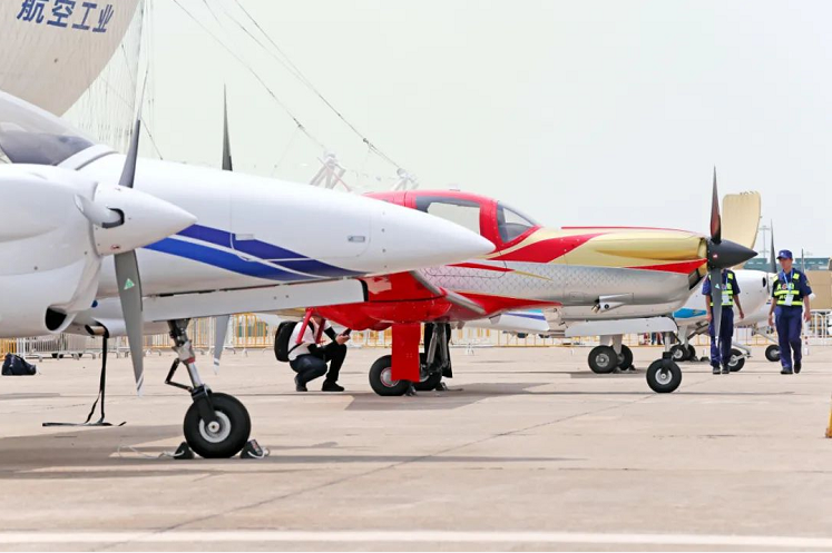 yl34511线路中心钻石系列飞机闪耀亮相珠海航展